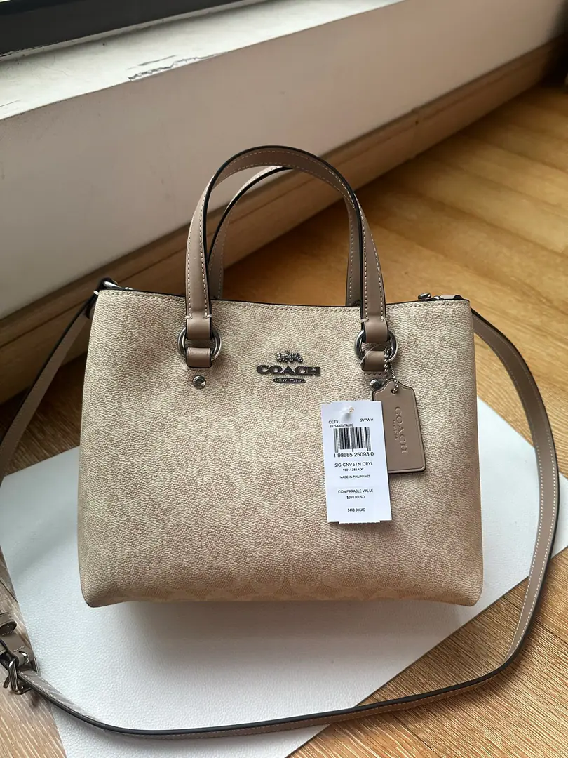 【Packaging】【Original plant level】 coachJulystationLittle Tote's got it., The bean sand is real., Small and light., There's a partition., But the bill of lading slanted., The strap can be broken., The required daily commuter size28/20/11.5