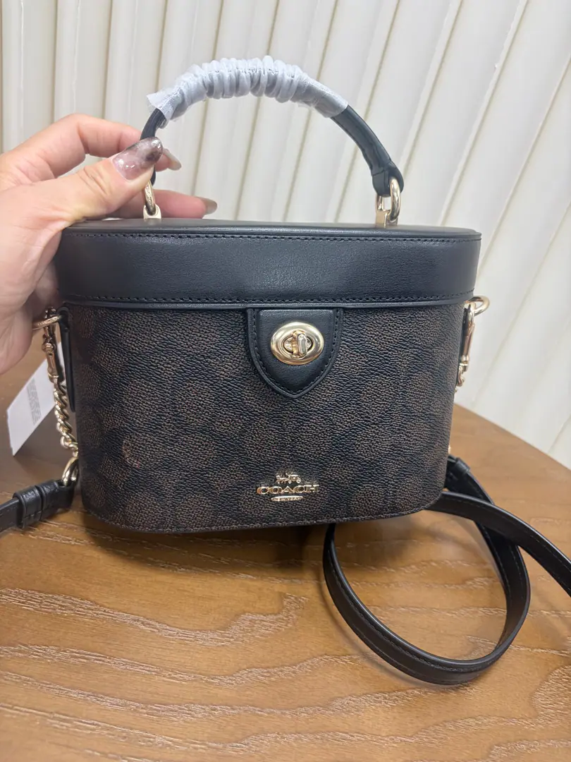 【Original factory skin】【Packaging】 CBQ35New high-end box bag makeup bag, Requisition level, Newly made-up bag., The retro-colour system.PVCA pair of cow skins., The old flower.CLiterary, There's a long shoulder belt., Very pretty.…… Dimensions: 20x14x10cm