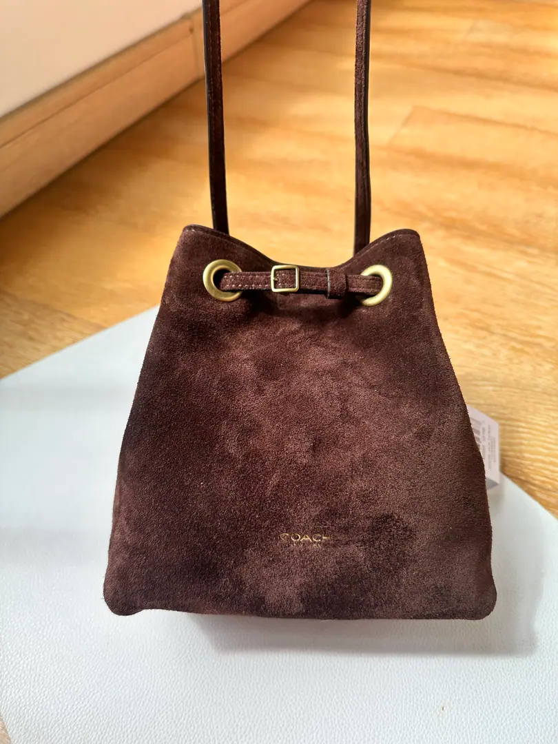 【Original factory skin】【Packaging】 coach7Moons., jadeLittle Fook bag., Coffee, skin., The wind is so full., Original MonoQuality, - The little bag of ropes. A single shoulder slant bag under the armpit., Use head-deck skin., ♪ Soft and tender ♪, The leather is so good., Open pocket pull ropes inside., The fabric line., Regable shoulder belt, Shoulder or slash, ♪ Fine, small ♪, No style, no style.…… Dimension. 14.5cm（Long）× 17cm（High） 9cm（Kuan）