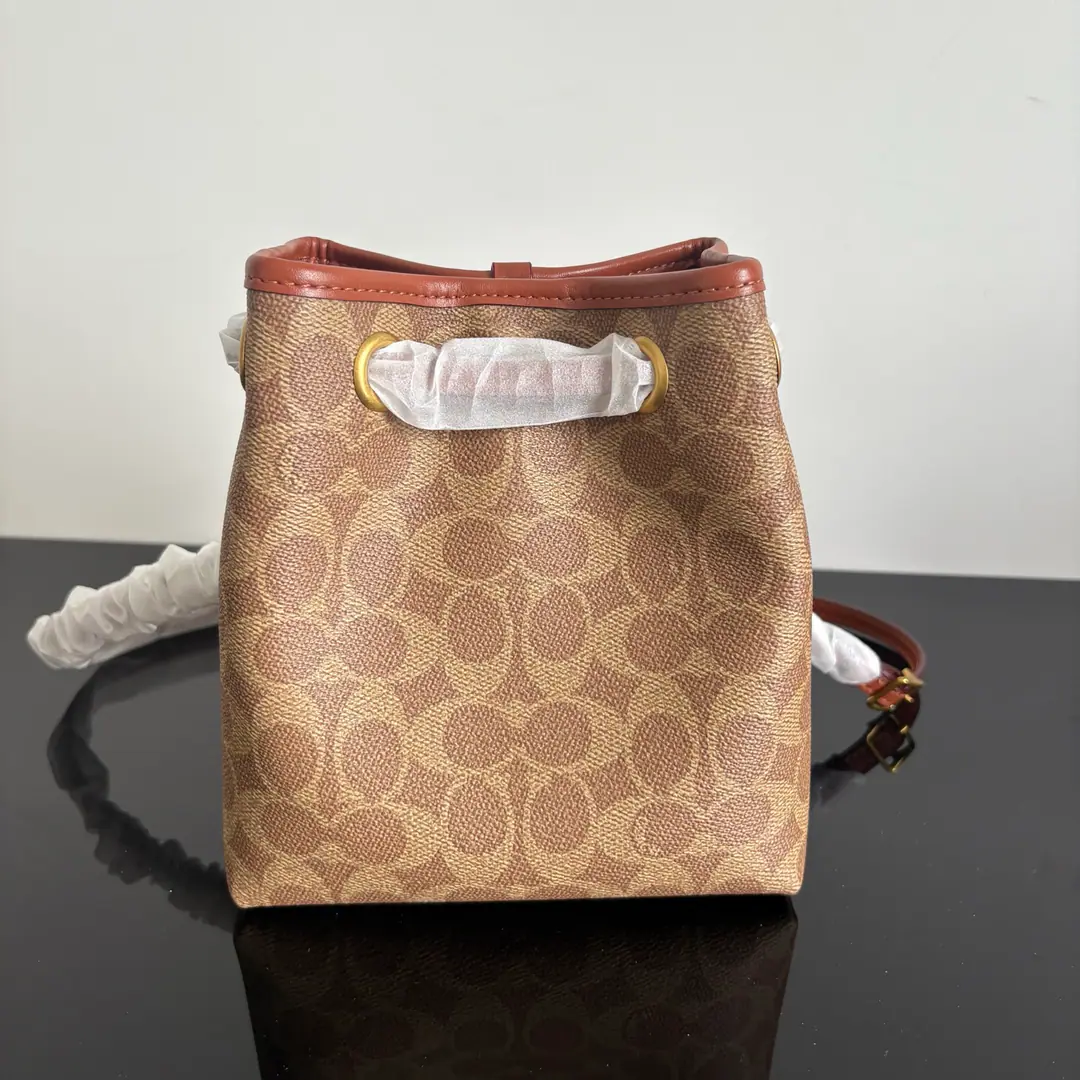 【Packaging】【Original plant level】 coach CER87VII🈷️New｜Milk is a cloudy tack. The new Lucky bag is really a pain in the ass.！ The chain is a little bit of a little bit of a little bit of a moose.. It's single-handed., It's a lot of leisure time.. Who knows?！The white milk and summer are not exactly the match for Thai.！ Dimensions: Long14.5centimetres Kuan9centimetres High17centimetres