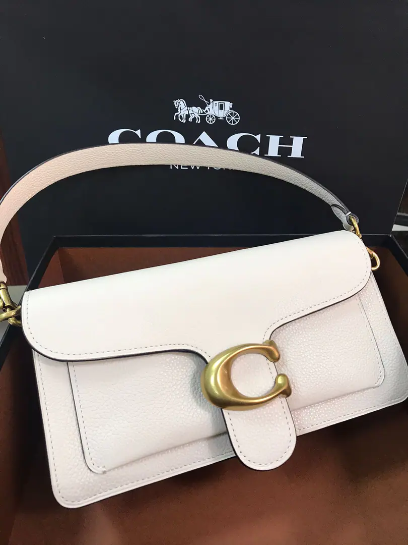 【Original factory skin】【Packaging】. coach73995, The classic wine bag.TabbyA series of handbags., The most handsome color in the year., Ecclesiastical Atmospheric Top It's a lot of fashion. It's got a long, short tape. But your hands are slanted. It's got a slot. Labeling. You can drop all your daily supplies. Long wallet. Red You can drop your phone charge. …… Dimensions: 26x15x7.5cm