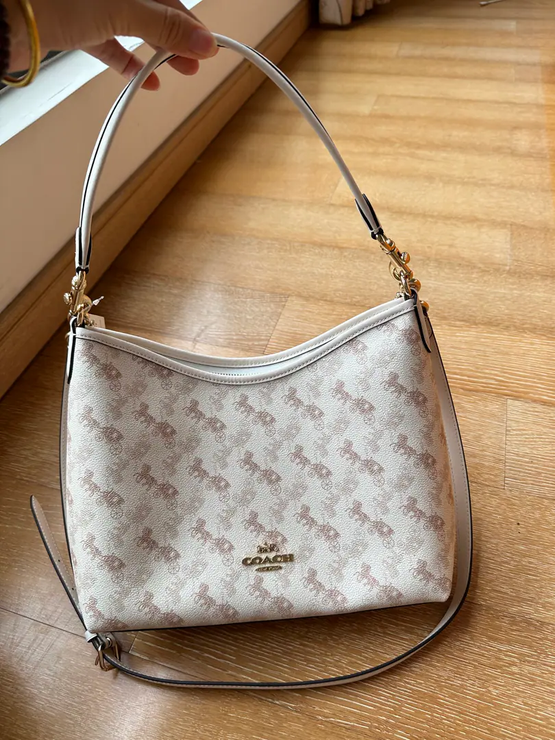 【Packaging】【Original plant level】 COA*HKoji!CBL85 2025May's new carriages will be wrapped in an armpit.LaurelaOne shoulder across the handbag. Paragraph: Dimensions: 28-18-11cm.