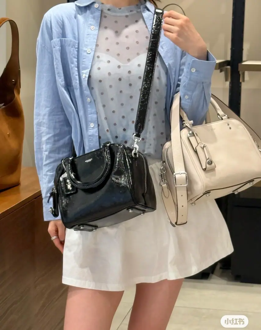 【Packaging】【Original plant level】 Zp- I'm gonna make a good pair.2025Newest.COACH/Mrs. Cork.CUBE ROGUE 20# A handbag, a slanted slant bag, a sense of excellence # CBH04Dimensions: 20*17.5*17.5