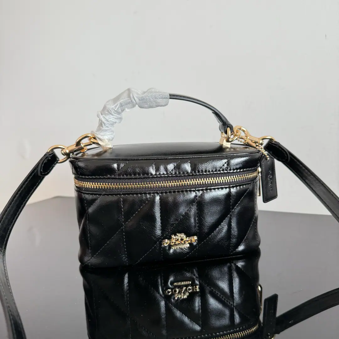 【Packaging】【Original plant level】 【New】Coach 5Moons. CEO22 OriginalsBox. The material is for leather with baseball gloves., Soft and durable., It's a great touch., I'm feeling comfortable with my back.. Don't look at it as small and delicate., The inside is very good.“Load”Dimensions22/17/9