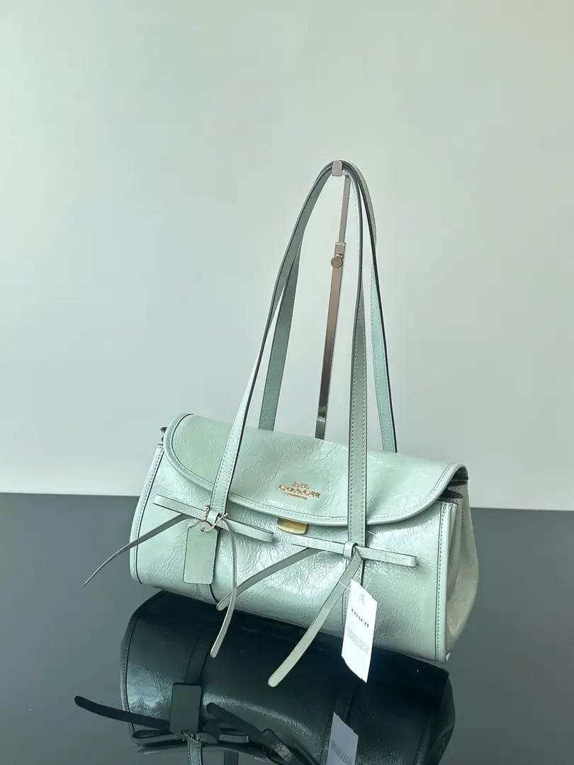【Original factory skin】【Packaging】 Mint green. CDY94 🎀BridgetThe series of butterflies is a new one./A stick bag. Select high-quality light-lighted waxed cow skin for wrinkles, The skin is soft and flexy., The more warm the retrogents become the more original.. The light is so delicate and sophisticated., - It's grind-and-scratch., Not mutant, I'm a very careful person.. Fine gold brand metallogo, It's not cheap to be light-minded.. I'm a very sophisticated man., The edges are smooth and smooth., Double-share reinforced shoulder belts are heavy., You're a big player.～ Simplified flipping soft wrapping, The lazy stunbags., No shape., Not at all., I'm so light and low on my shoulder.～ Lower arm back.: ♪ And loose ♪, The ancient Koreans are feeling a lot of atmosphere. Single shoulder.: Elegance atmosphere, I'm a good man. Hands.: Very good., Easy.holdIn a formal setting.