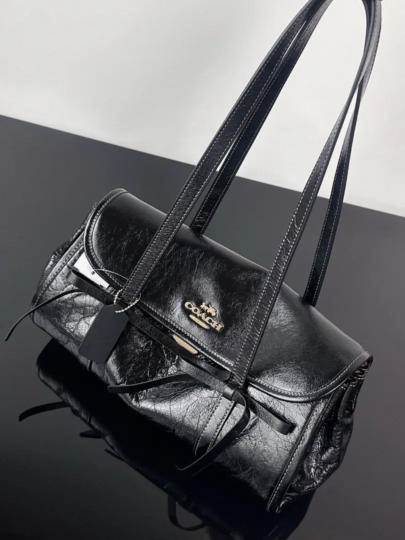 【Original factory skin】【Packaging】 CDY94 🎀BridgetThe series of butterflies is a new one./A stick bag. Select high-quality light-lighted waxed cow skin for wrinkles, The skin is soft and flexy., The more warm the retrogents become the more original.. The light is so delicate and sophisticated., - It's grind-and-scratch., Not mutant, I'm a very careful person.. Fine gold brand metallogo, It's not cheap to be light-minded.. I'm a very sophisticated man., The edges are smooth and smooth., Double-share reinforced shoulder belts are heavy., You're a big player.～ Simplified flipping soft wrapping, The lazy stunbags., No shape., Not at all., I'm so light and low on my shoulder.～ Lower arm back.: ♪ And loose ♪, The ancient Koreans are feeling a lot of atmosphere. Single shoulder.: Elegance atmosphere, I'm a good man. Hands.: Very good., Easy.holdIn a formal setting. Dimension: 34.5/12/16