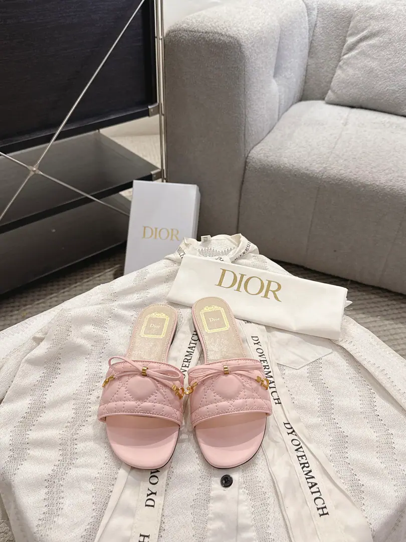 Base Dior Dio.2026Spring and summer.BalletSeries The electric tweeded butterfly with pearls. CDThe star is the same. That's a big one. Size: 35-41Standard Code（40.41.Custom without re-offer）