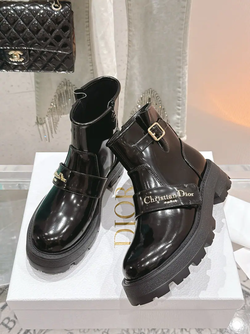 🏧𝐂𝐡𝐫𝐢𝐬𝐭𝐢𝐚𝐧𝐃𝐢𝐨𝐫Top classic boots., Autumn and Winter are all new.D-MajorMartin's boot.💃 It's a big skinny one.yyds.Styrofoam full., - You look great. The upper foot is comfortable. A very resounding one., The aerobics are perfect. Design style is very new. The details are perfect. Cool. Tide. New tides are coming out. Original calf skin./Open the oxen. In the cow's skin. I'm comfortable with air. Fine design process. OriginalTPUThe beauty mix is thick.. Size35-41 [40/41Custom]