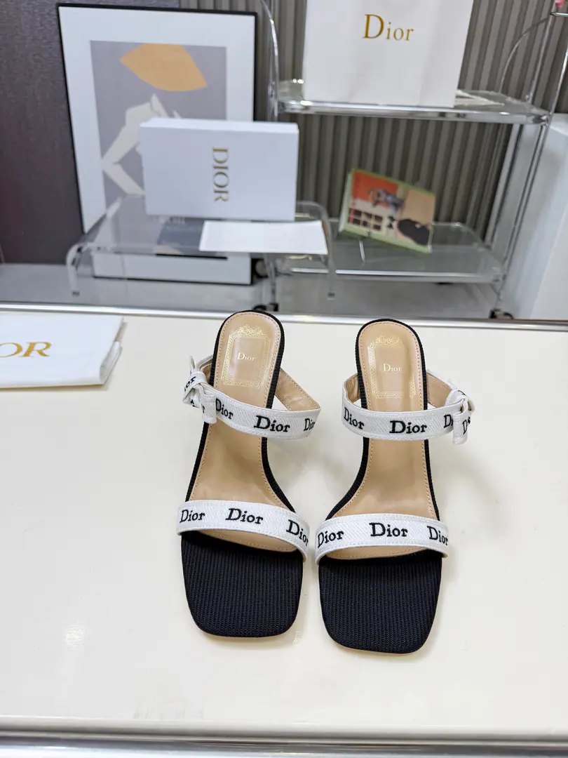 Gum./Python. 🏧𝐃𝐈𝐎𝐑Dio. - A embroidered heels. Latest LetterlogoWeaving embroidery stubble sandals. Original purchase. Specialized materials. The original one-to-one.！ Original custom-made embroidery shoe face Top sheep's skins are in the ground. He's tall.9.5cm Size: 34-43 [40.41.42Custom]