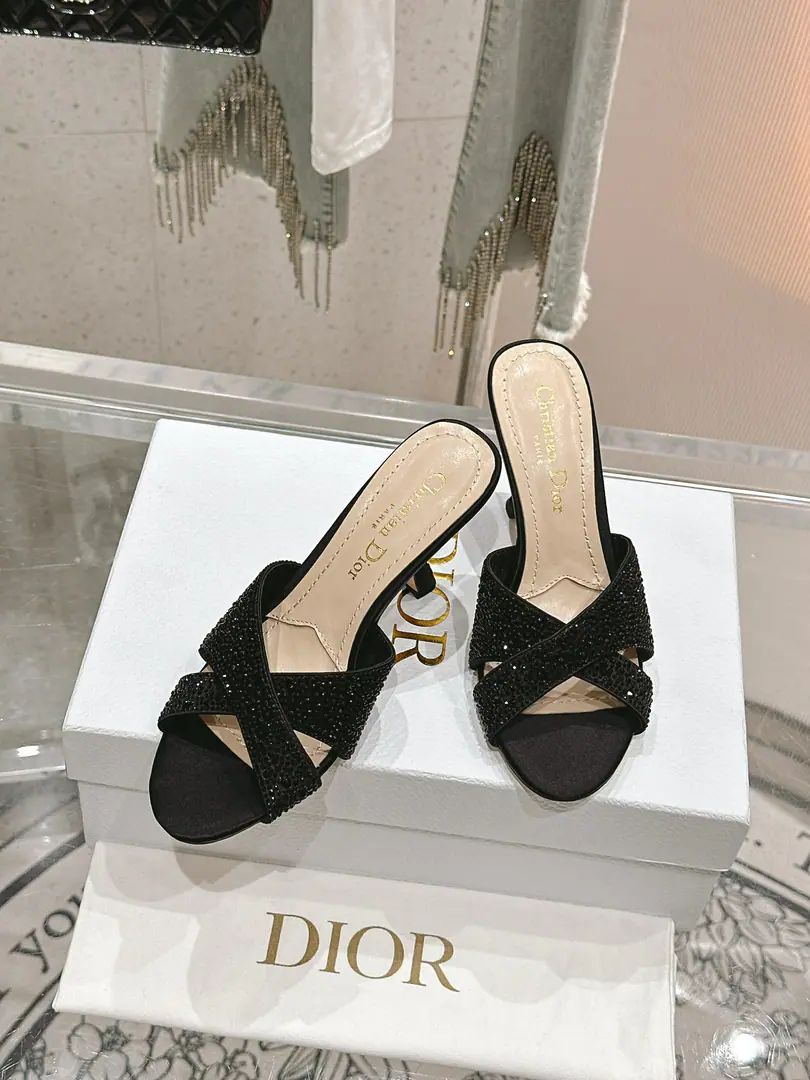 🏧𝐃𝐈𝐎𝐑The Dio New Series Pearls and cross-heel slippers. The shoe is so hot. Inside, inside, inside, inside. Italian original cow-skin soles. He's tall.: 8cm Codes: 35-39 [40/41Custom]