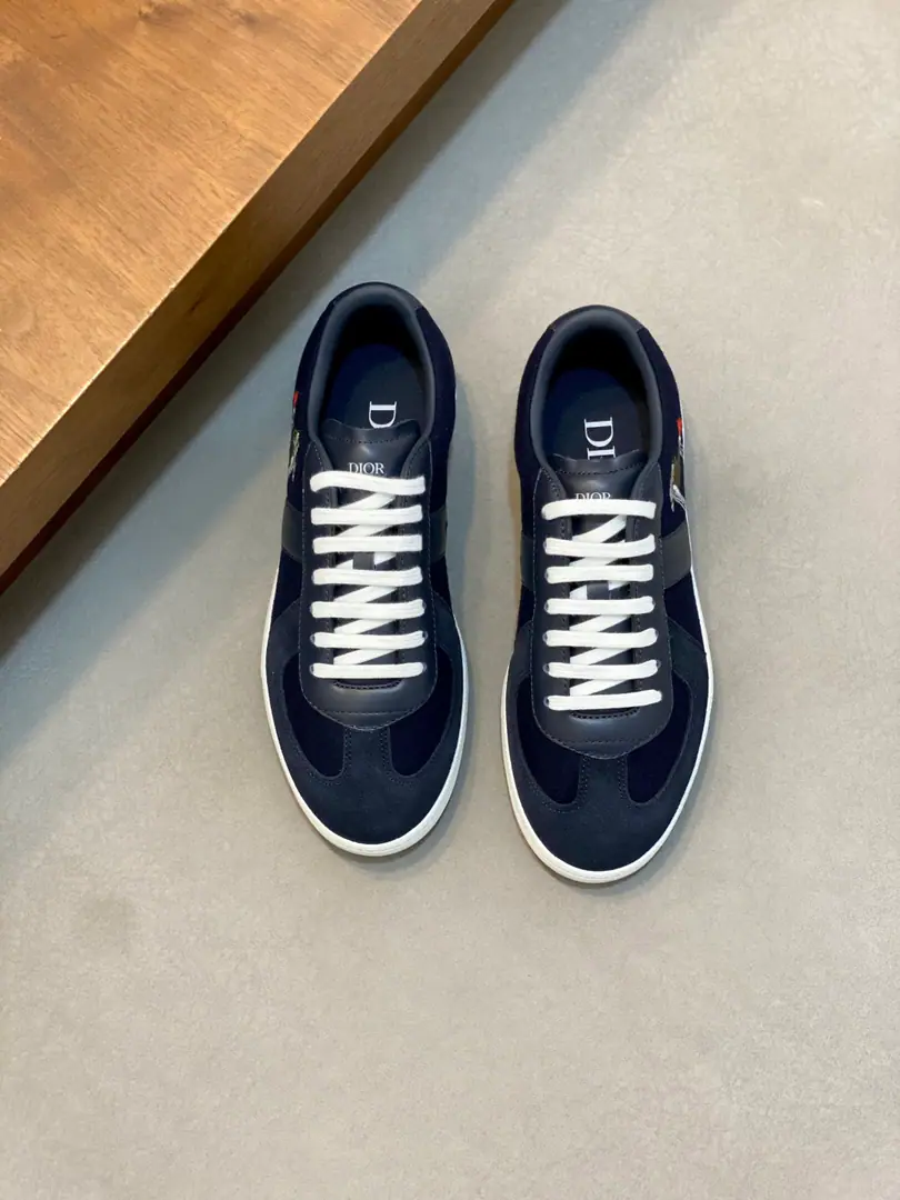 Dior ObliqueSeries of sneakers, - Oh, Pete.+Cow-skins., It's delicate and durable.. The side of the shoe is marked.ObliqueEmbroidery, The pair of su and red feathers., It's so well-known.✨. White rubber soles., Comfortable and graby., I wear a regular dress or a light exercise.OK！Both the tongue and the soles of the shoes.“DIOR”Marking, Full Details, Fashionable and practical, Yes.DiorOne of the classics.💙. size: 39-44（45.46Custom）