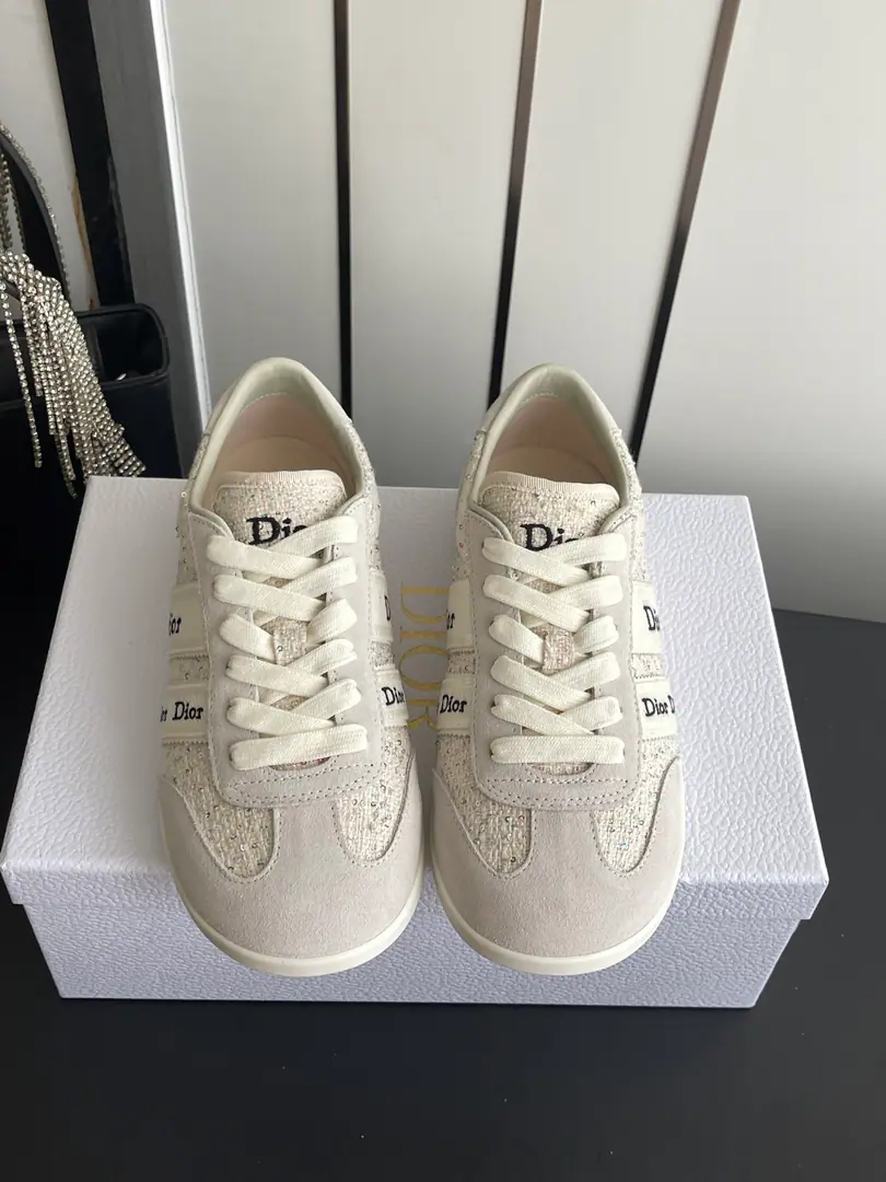 Top Version Dior Dio. 26ssNew paragraph with fashion and leisure shoes. The original purchase development is carefully prepared This one. Dior Ribbon The sneakers are from Jonathan.·Anderson. (Jonathan Anderson) Well designed. To re-enact the new contours of the ancient charm. Dior Transfer The shoes are in double-coloured cow leather. I'm not sure. Dior Emblem belt In the present, we salute the classics. J‘Adior Design I'm gonna put a graphic style and a high profile on my shoe. I'm so proud of you. The flour imports the sheep's skin.+High-swipe revelry. The inside sheep.+Technical fabric The original exclusive is the bottom of the story. Codes: 35-40（40 41 42Do it.）