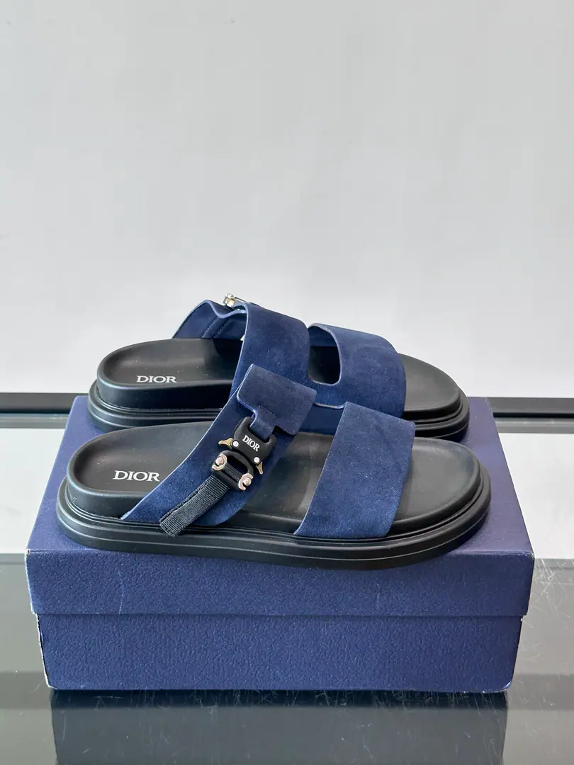 Codes38-45 Dior Aqua - A man's sandal slipper.. Show Dior High-settled style design. Dio-hungry leather belts with aluminium Dior - Put the button up.. Comfortable commo-dented soles., It's easy to match shorts or jeans., Make a fine shape.. Subject: Fly-feathers., Technical fabric.: Cow leather., Aluminium with modifiable straps Dior Dio-Gye. EVA Inside Cotted-Blacking Rubber Outside Array Structure👌👌
