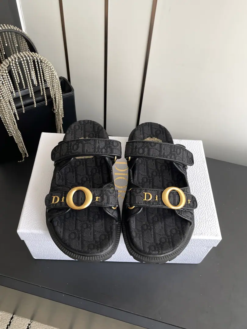 🏧𝑫𝑰𝑶𝑹 The new magic of Dior Springs during the summer with sand sand sandal sandal sandals.～ Classic A pair of feet., Use extra light., Comfortable special fabric making. The shoe-faced straps are magic-plugged., Metals in goldDHome.logoMark. It's a mix of different shapes., Show me the way to the Mortenian.. Comfortable 100%.！Nice foot., It's a hundred.💃🏽 ✔Shoe.: Original import of head-level cattle skin ✔Uchi.: Import of sheep skin ✔Otsumi!: OriginalTPUSlipboard Base ✔Codes: 35－41 (40/41Make a reservation.)