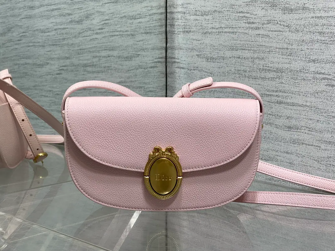 LatestMedaillonSeries A simple, expensive bag., French ellipse mirror It's a French-only grace and romance. Imported little cow skins are carefully crafted. I'm so full of texture. The shoulder belt can adjust the length. ♪ And the shoulder slants ♪ The back is full of French sweets. size:21*12*5.5cm 3921 0002