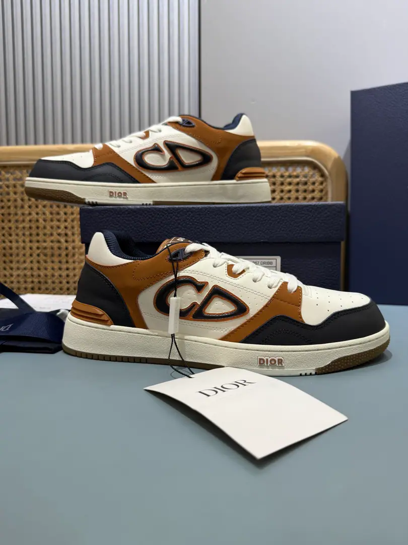 Men👨🏻, Top-level requisition versionDio*✖️kawsJoint contributions Restricted versionB57Jay Chow's same guy.Dribble Low gang sneakers. Precision of originalCP！Infinite approach., Crafts and crafts. The people must be given a pair of hands.🐾 #diorThe Euro-style.NMultired cards, Low-saturated color is a lot of fun. It's hard to be unloved by a simple wind.💓💓 Fabulous original customize top-level head-heading skin, Sidesark DIO* AND KAWS Mark Up, Redone the brand symbol with a colored snake.. The fashion is just full.！♪ And quality and beauty and beauty！Original custom striped airnet sheet, DoubleTPUOriginal Bottom, Super-fine shoe bottom puncture(The details must be a huge fan of it.) The original uniform shoes have chips on their right and left feet.NFCSensitivity directly into the network.. Recurse ceiling level Full package of fine airplanes. Please accept my quality.‼️ Please be careful with the market traffic.！ Codes: 39-44（Men38/45I'll make sure I don't change it.）