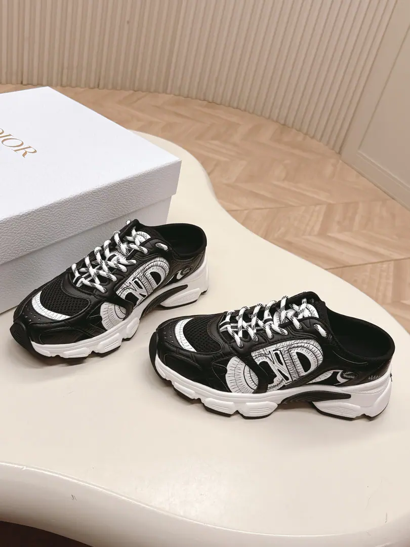 The latest dad's half-drawn. Couple money. Dio. Dior Chrono New leisure sneakers, old dad's shoes. It's really cool., The future is so strong.!Really good.！Once again, the idea of Diocuncupation was played out., Lucky star is good luck for you., It's brand new.EVAThe soles are so light and soft.!The original is perfect.！Full-to-Purpose Material Modular！！35-46