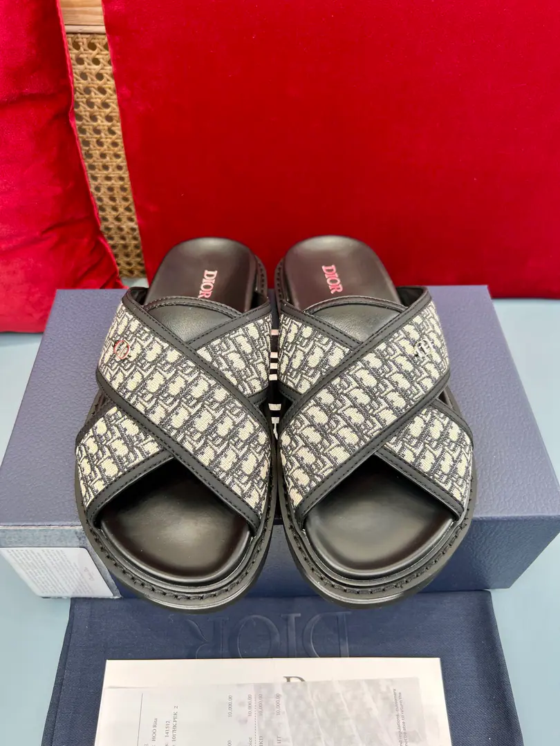 Men👨🏻Plant price, New paragraph 🆕Dior Aqua A man's slippers are elegant and leisurely.. - I'll take a D.～Ash CD Diamond Reconstruct the canvas., Inspired by the... Dio～Archives. Match“D”Signs and commo-tone bottoms, It's easy to match shorts or jeans., Make a fine shape.. Codes: 38-47 (38.47I'll make sure I don't change it.)