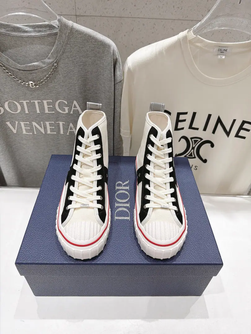 High Version Out Dior/Dio.F DHome.2026ssNewly-wobbled couple-to-be-loose-ass sneakers. Original procurement development Make the goods. This sails are a fashionable shoe., The upper feet are particularly comfortable., Bright eyes.. Side originallogoAppend, It's a lot of fashion. ✔Fabulous.: Original custom fabric ✔Uchi.: Import air-net sheet ✔Otsumi!: The original exclusive is the bottom of the story. ✔Size: 35-46（Women40.41 Men45.46Make a no-refund order.）