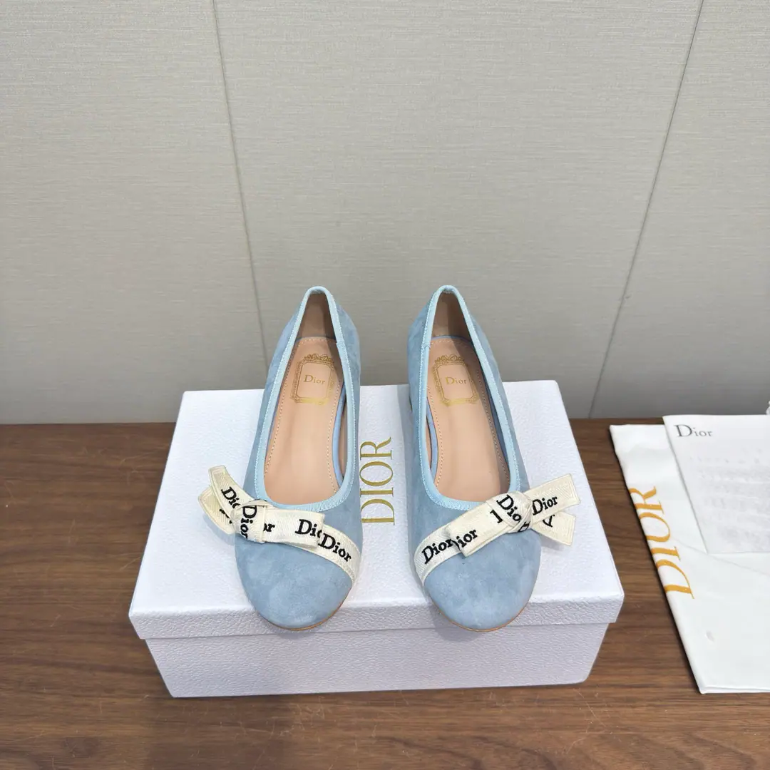 DIOr 26ss New paragraph Butterfly knots.🎀 Heel-shoes. Mary Jane's shoes. Ballet shoes. High Version DiorThe butterfly is wearing ballet shoes.｜Elegance never fades., Classic ballet shoes.+Signal Letter Butterfly Collar, French Ecliptic Laman, Soft-Back Round Head Design, The upper foot is comfortable., It's been a long time., 2& Colour all styles: The fog is blue and the warm atmosphere., The classic Black Book is right., Telecommuting, Date, Out of the street., Telecommuting, One pair to get everything done., The color value and comfort are online, The eternal classics in the shoe cabinet.. I've been wearing it long enough to be tired., It's the whole shoe cabinet.！♪ Gentle ♪/Sweet, cool girls can handle it., Close your eyes and don't step on the thunder.. Shoe.: Feature original material➕Lamb skin. Uchi.: Lamb skin. Otsumi!: Italy is a big-ass country. size: 35-41Code（40, 41Code custom is not to be changed）