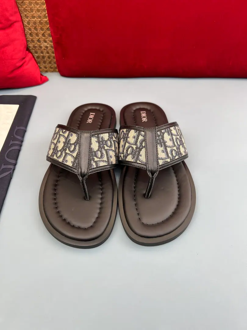 Men👨🏻Plant price, New paragraph 🆕Dior Aqua A man's slippers are elegant and leisurely.. - I'll take a D.～Ash CD Diamond Reconstruct the canvas., Inspired by the... Dio～Archives. Match“D”Signs and commo-tone bottoms, It's easy to match shorts or jeans., Make a fine shape.. Codes: 38-47 (38.47I'll make sure I don't change it.)
