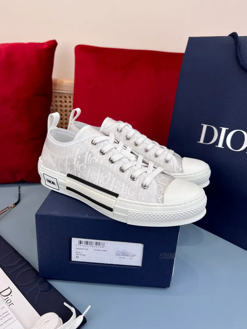 Couple money.👫Plant price, Top version original engravedDior Dio.B23Low gang sneakers. This one. B23 Low gang sneakers use transparent web-eye fabrics andOblique Flank canvas folded with decorations, It's a huge effect.. The classic canvass details., ♪ Like a hole in the eye and a tie ♪, White rubber soles., We'll have to get the rounded shoe head and the back heel and the ring., ♪ Fabulous design and retro-channeling. Sidesark“DIOR”Marks and other contrasting details., It's easy to mix with a variety of leisure products.. * Oblique The bouquets are made of transparent collage. * Superfiber. * The rubber surface with reinforced shoes is paired with double-coloured plates. * Ruler Standard, It's recommended to be purchased by normal shoe code. * Size: Women35-40.Men38-46（45.46I'll make sure I don't change it.）