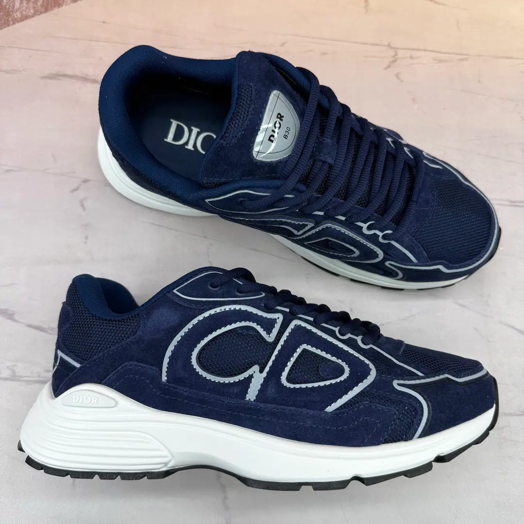 Dior / Dio. Dior Essentials B30 Sports shoes Men Blue technology fabric. This one. B30 The sneakers have become... Dior Don't make a classic new one., Fashion and sport.. The white web-eye fabric and the technical fabric were carefully prepared, ♪ With a reflection“CD30”Mark Up, Beautiful.. The tongue and the back of the shoe are in silver.“DIOR B30”and“CD30”Mark. The lightly texture of the rubber outside highlights many characteristics., The comfort of building the ideal inside of the elastic.. It's a mix of leisure singles., Make a fine shape.. White web-eye fabric and technical fabric. Heel and side-dressing reflector.“CD30”Mark ♪ Shoe tongues on the“DIOR B30”Mark Low Gang! Bandar style Skin and web-eye fabrics. White super lightly texture rubber with a bottom match.“DIOR”Signs and black edges The bottom of the pairs of shoes is scalded with“DIOR”, “CD30”and“B30”Mark Sterling Structure It contains dustproof bags.