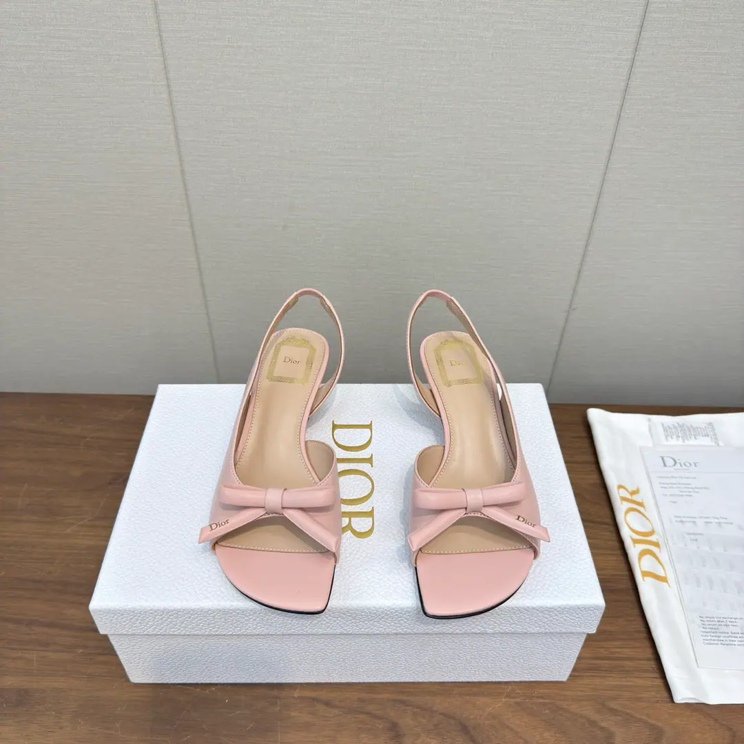 Dior 2026 s New paragraph Butterfly knots.🎀logo - Heel sandals. Shoes.🩴 Classic embroidery process High Version Cats and sandals. Material:Shoe-faced sheep's skin. Original consistent high-temperature water-consolable cotton electrocution technology+In the skin of the sheep.+ Double Layer Italy is a big-ass country. He's tall.:Floor1.5cm size: 35-41, 34.40.41.Custom