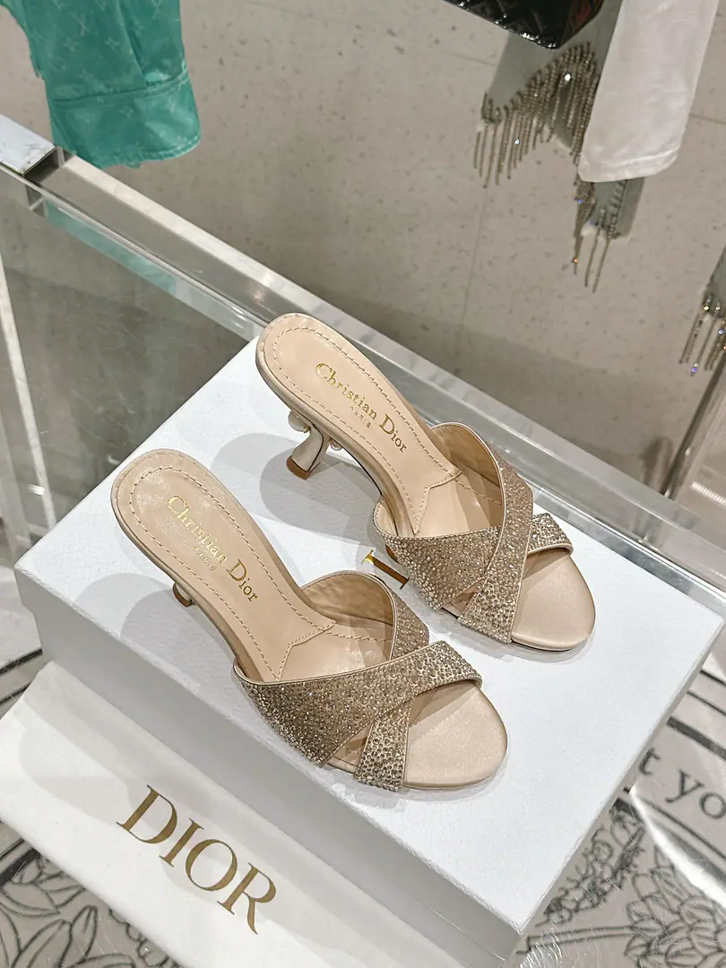 🏧𝐃𝐈𝐎𝐑The Dio New Series Pearls and cross-heel slippers. The shoe is so hot. Inside, inside, inside, inside. Italian original cow-skin soles. He's tall.: 8cm Codes: 35-39 [40/41Custom]