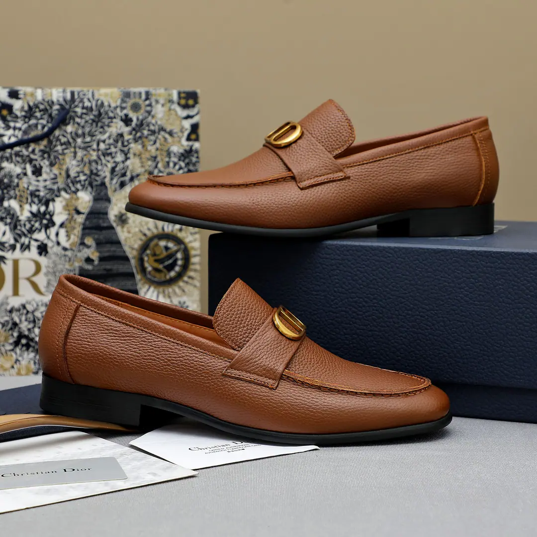 Trade marks: Dior「 Dio. 」Business shoes. Positive code number: 38-44 （45.46I'll make sure I don't change it.） Commodity materials: The best is a pair of twigs and a metal buttoned shoe. In the cow's skin. Original rubber floor