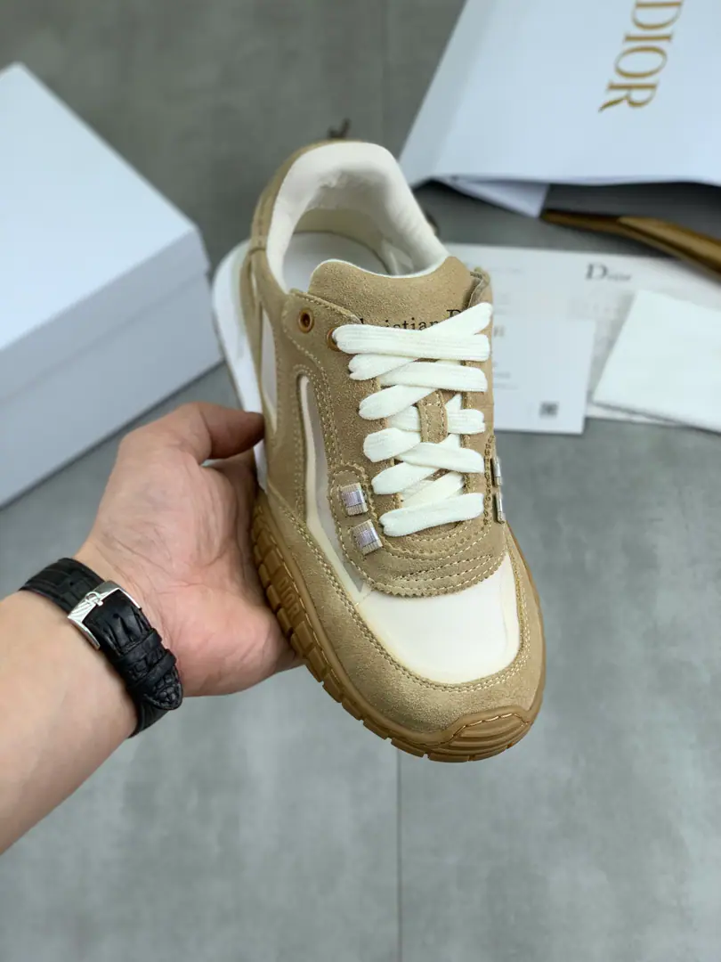 Plant prices ⚽️ Dio.Dior TechSports shoes 2026The early spring series., Match Fashion Details, To show the ancient beauty.. Light-coloured anti-feather leather shoes are tied to the side of the apricot transparent eye fabric., The shoe-faced window is drawn with high-week flat-pressure refouling., Re-engineer original process, The beauty is not lost.. The same colored sheep are all soft and comfortable inside., The back heel and the shoe tongue.ParisMark, It's a texture.TPUSame-sync sign on the soles of the shoes, High-level fine package, Add a high profile.. Codes: 35-46