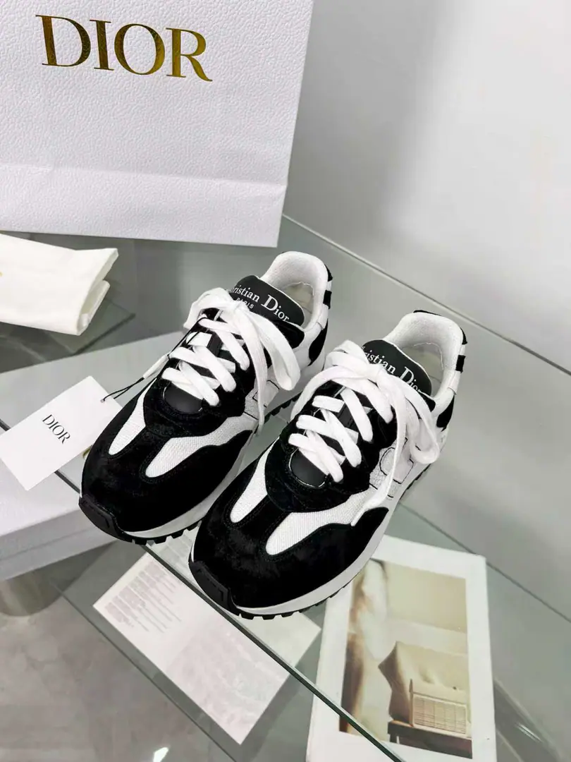 2025New paragraphC‘est DiorSports shoes, LeftCRightDI'll make a mess of Dior.CDMarking, Low profile luxury., It's cozy and light., We're getting thicker. ꈍ◡ꈍ White net eye fabrics with imported cattle and fury., TPUOtsumi! Codes35-41