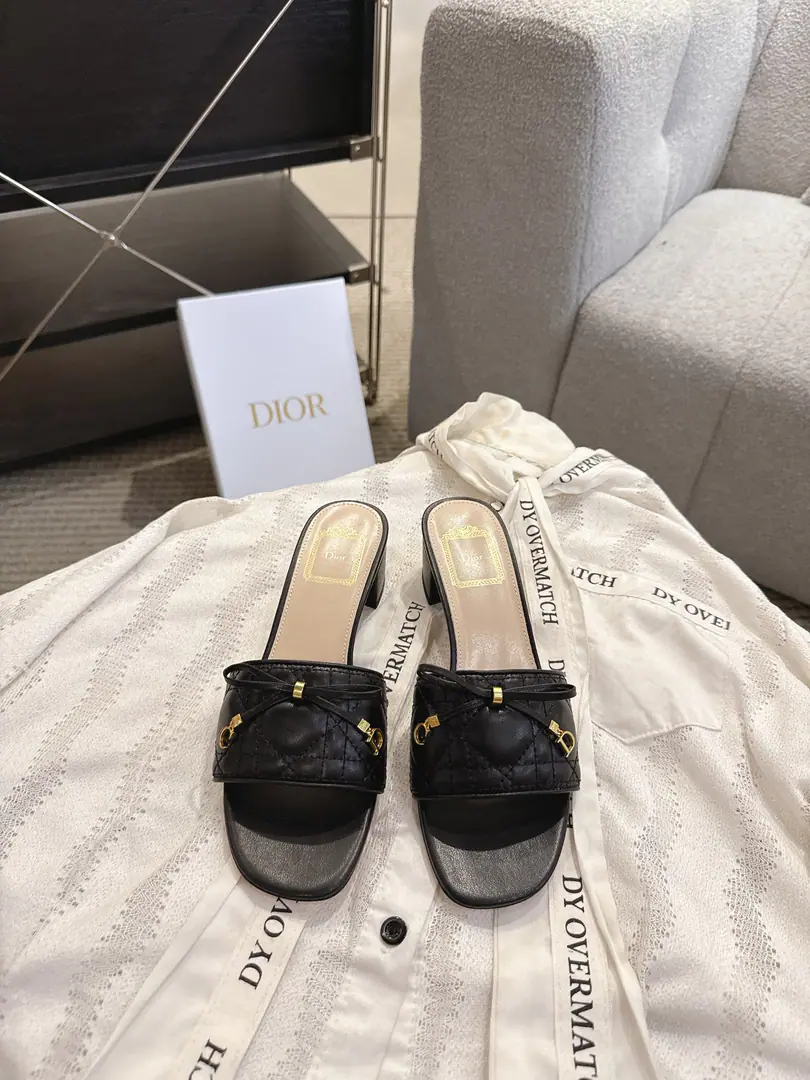 Plant price Dior Dio.2026Spring and summer.BalletSeries The electric tweeded butterfly with pearls. CDThe star is the same. That's a big one. Size: 35-41Standard Code（40.41.Custom without re-offer）