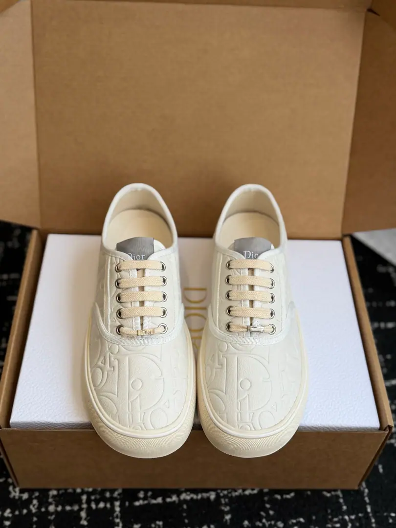 Requisition level DiorDio. Saltwind Series Retro. LeFlell Shoes. Leisure Sports shoes Shoes. This Jonathan.·Anderson. (Jonathan Anderson) Designed Dior Saltwind The sneakers are so different., A new classic sea-coat shoe.. I'm not sure. Oblique Stamps, A little bit of white lace to the tone., The details of the rounded shoehead and the Loosen arrest line., Don't make a single., The style is light and comfortable., Yes. Dior A brand-new classic.. It can be matched with man or woman costumes., Show me the style of fashion. Fabulous.: Bullskins. Uchi.: Customize high density canvas Shoes under the sole.: Original modeling of slide-resistant rubber material Bottom: 3.5CM Size: 35-40（40Make a no-refund order.）