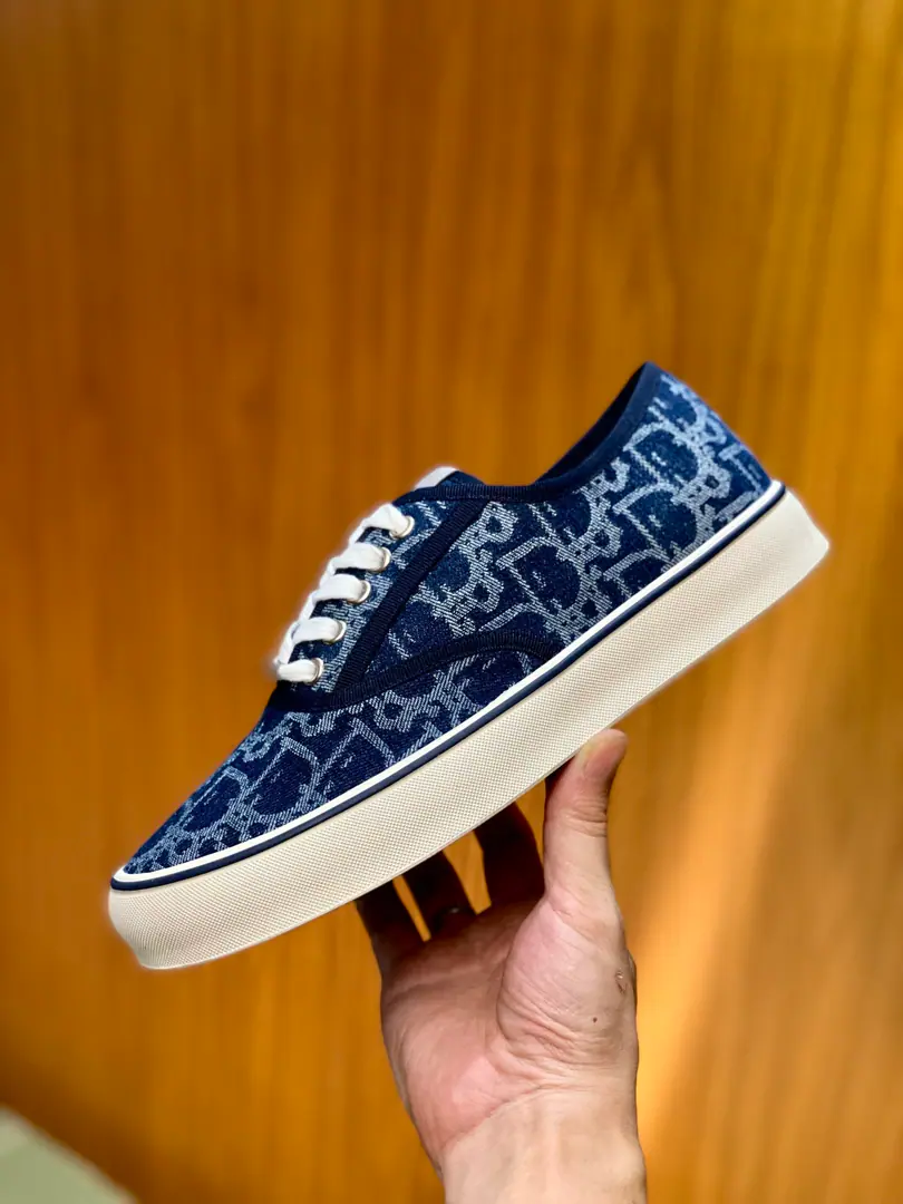 Dior Saltwind Sports shoes ♞. 39~45 Cotton flour multicolour Doves & Roses A pattern embroidery SaltwindThe series is a shoe line for Dior's daily leisure., Luxury locomotives., The master's low profile, old man., No, it's not.B23The high-end shoes are so high., It's better for a low profile.. The whole shoe is based on the classic skateboard canvas., Shoes are round., Long shoe work., No sense of stupidity., It's different from the big old man's shoes., It's a light-flag, daily flat-bed shoe.