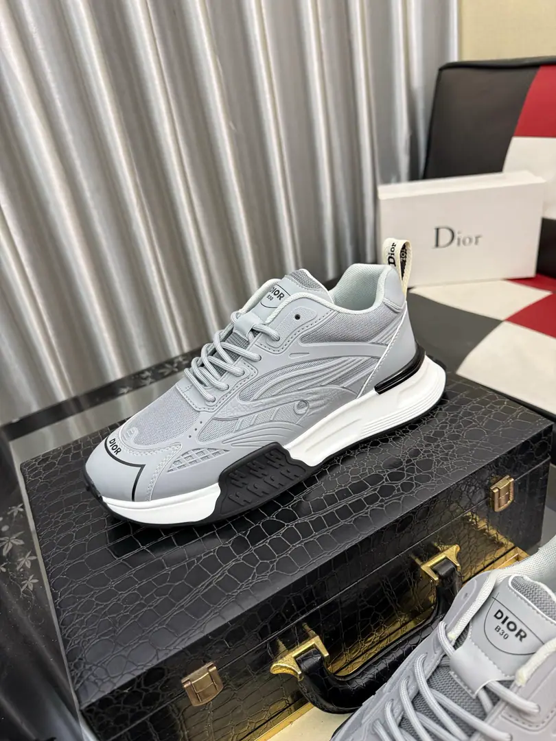 Get out of the factory.⌚️⌚️【Dior】Dior's leisure shoes., Use imported cattle skin pressure to match brand fonts, The back and the cow's skin are high., In the sheep's skin., It's comfortable., Easy., Original, head starter., Official Network1: 1, The bottom of the private model., Codes38One. ⃣️Colour Optional