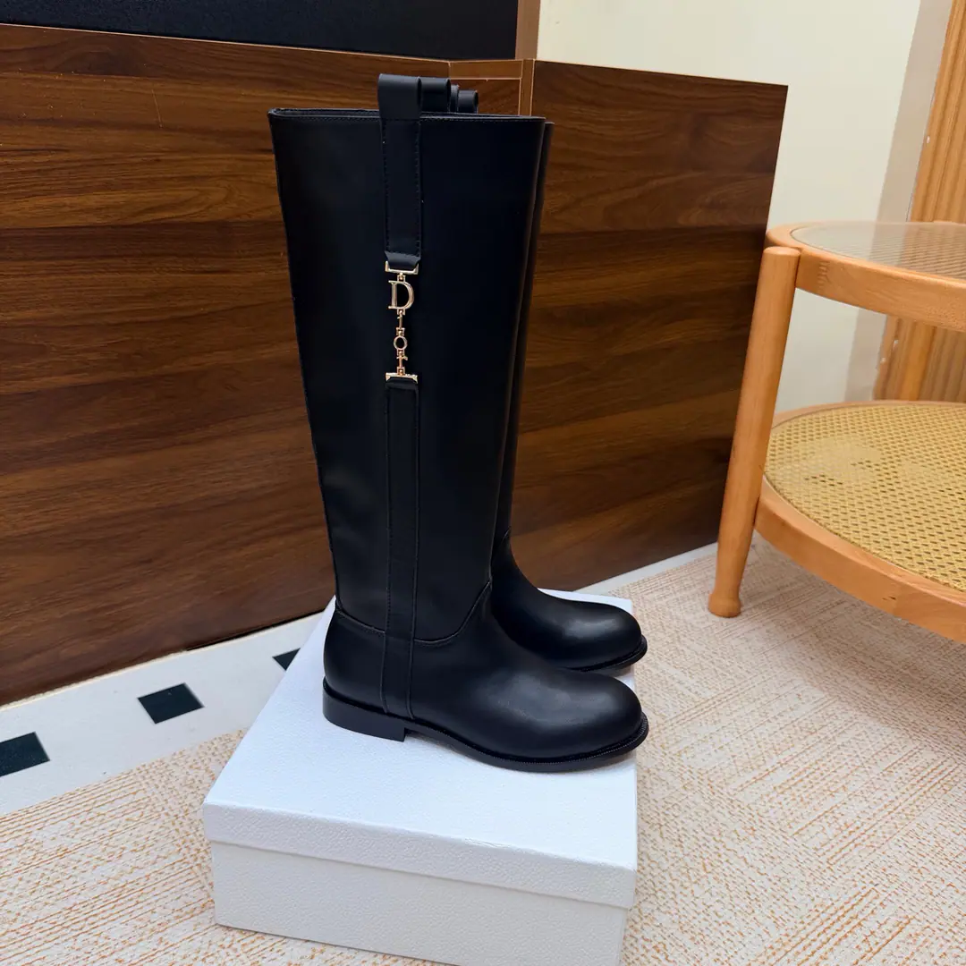 ⚠️Dior | Dio. ²⁰²³ 𝐬𝐬 2026Autumn and winter money. ⚠️ English boots./Boots.🎗Series, Who doesn't want a pair of cool English boots? The owner of the counter is making a new offer. Martin Inren's hardware is new.🆕 ❥Requisition level！It's a great sense of excellence.！A huge amount of money from domestic and international bloggers., Old and fashionable. 💎The upper toe blew up.！The boss's push.★ ▪️Shoe.: Original custom-made cow skin ▪️Uchi.: Imports of sheep's skin ▪️Otsumi!: The original is really leather. ▪️Shoes.: 35-42（40, 41, 42Custom without re-offer）