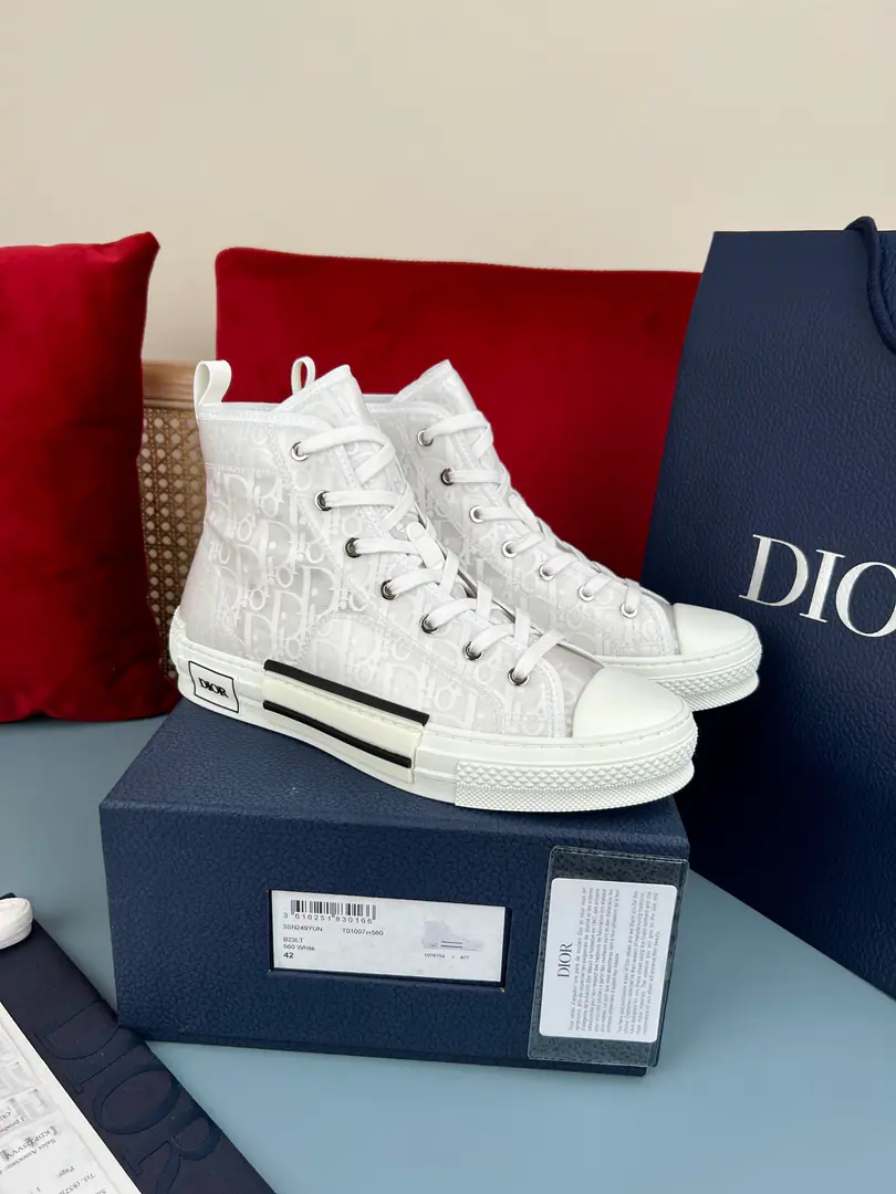 Couple money.👫Plant price, Top version original engravedDior Dio.B23High Gang sneakers. This one. B23 High-banded sports shoes use transparent web-eye fabrics andOblique Flank canvas folded with decorations, It's a huge effect.. The classic canvass details., ♪ Like a hole in the eye and a tie ♪, White rubber soles., We'll have to get the rounded shoe head and the back heel and the ring., ♪ Fabulous design and retro-channeling. Sidesark“DIOR”Marks and other contrasting details., It's easy to mix with a variety of leisure products.. * Oblique The bouquets are made of transparent collage. * Superfiber. * The rubber surface with reinforced shoes is paired with double-coloured plates. * Ruler Standard, It's recommended to be purchased by normal shoe code. * Size: Women35-40.Men38-46（45.46I'll make sure I don't change it.）
