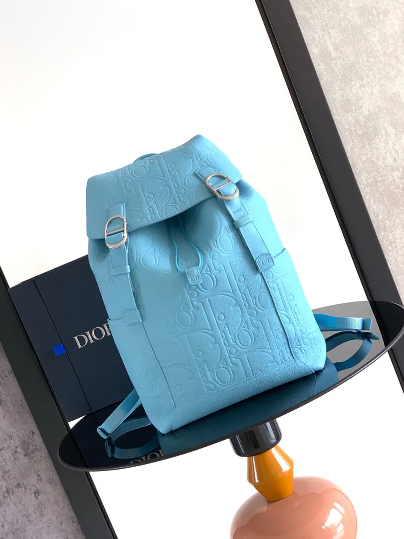 Market top version（Original MonoQuality）Copy 【We'll import the head-deep cow skin., Rejects the second layer, Reject super-fibre skin】 Jett Turn your shoulders over. This one. Dior Jett The double shoulder backpack is a original., By Jonathan.·Anderson. (Jonathan Anderson) Yes. Dior Compassion design, Show the fashionable designs.. Dior Gravity The stamp effect leather will be classic with a crushing process. Oblique The stamp is on soft cow leather., Highlights the grainy and softness of the material., Chan Dior The most wonderful process of the workshop.. Matching to the same colour metal CD - Put the button up., Show me the classic beauty.. Subject: Technical fabric, Cow leather. Refried.: Cotton, Cow leather. Main partition is combined with flipping caps., CD Tights., Magnetic tape and pull rope Internal flat computer partition 2 Side-plugged. Top leather handle. Adjustable straps Dimensions: 29 x 42 x 17 centimetres（Long x High x Kuan） Numbering: 1DBBA 0016