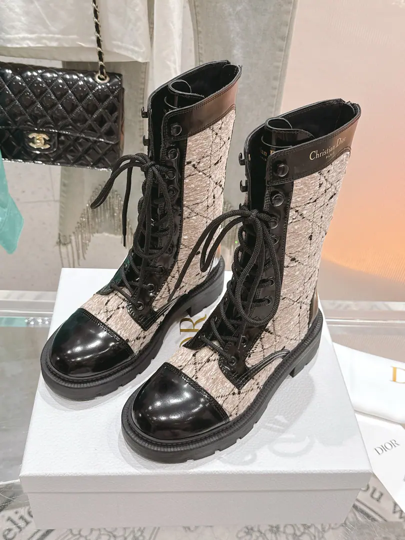Piri./Mauri. 🏧𝐃𝐈𝐎𝐑Top-class classic boot., Autumn Winter Update SeriesD-MajorMartin's boot.💃Original1:1Shape, Perfect.！ Imported originals of cow leather fabrics The only one on the side of the bull's skin.. High-density embroidery process. OriginalTPUThree sets of large base. Size35-41 [40/41Custom] Inside is optional.:(Please make a note on the next order.) ✅A cow's skin., ✅A woolly mat.