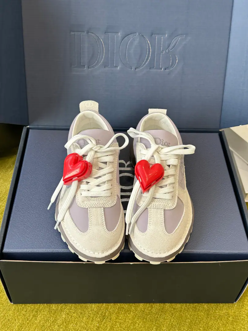 DiorDio. Latest Squash Thick, low-lying, leisure shoes. Sports shoes （Append➕60） This one.Dior Squash The sneakers use the surface of the shoe to sew structures. Show a modern face. It's cozy and fashionable., Chan Dior The factory's brilliant shoe-shoes. Soft and air-eating cow leather with long-lasting nylons and light shoes. Comfortable design can be a great way to upgrade the style. Shoe-faced cow leather. Inside technology. The leather shoes and the tongue and the heels. Dior Sign sided by Dior The embroidery low-straps open the back. CD Ti La RingPU The middle end is a galaxy pattern.TPU It's outside the dent. It's carved. CD Mark Codes: 35-40（40Do it.）