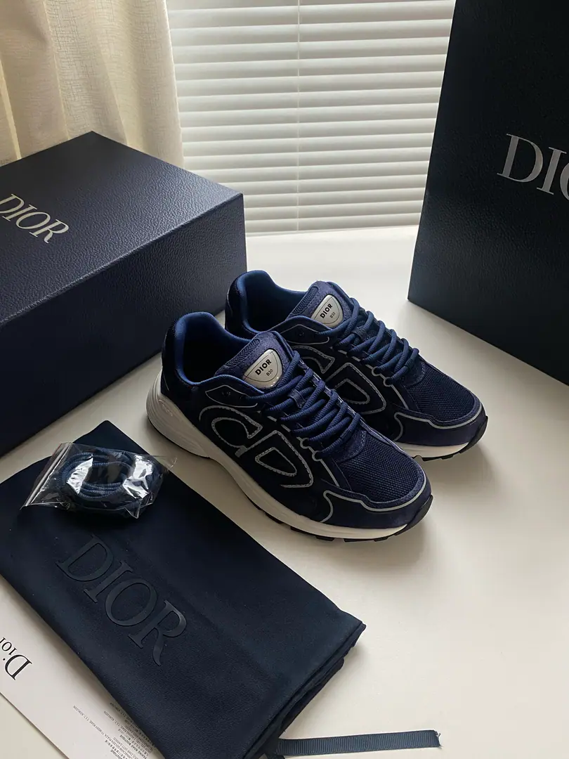 , Dio.Dio*#DHome new money. B30 Sports shoes✅ It's been... D～or Don't make a classic new one., Fashion and sport.. The redesigned formula is carefully crafted using materials such as fuzzy leather., I'm not sure. CD30 Mark Up, I'm not sure I'm going to be able to tell you how beautiful I am.. The tongue and the back of the shoe are in silver. Di~r B30 and CD30 Mark. The lightly texture of the rubber outside highlights many characteristics., Internal ballistic belt design, To build the desired comfort.. It's a mix of leisure singles., Make a fine shape.. Codes: 36-47 （35.47I'll make sure I don't change it.） Colours: Dark Blue, Asparagus., White