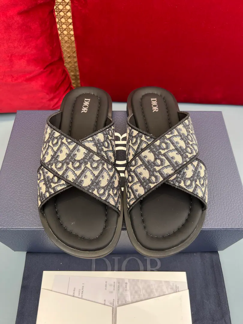 Men👨🏻Plant price, New paragraph 🆕Dior Aqua A man's slippers are elegant and leisurely.. - I'll take a D.～Ash CD Diamond Reconstruct the canvas., Inspired by the... Dio～Archives. Match“D”Signs and commo-tone bottoms, It's easy to match shorts or jeans., Make a fine shape.. Codes: 38-47 (38.47I'll make sure I don't change it.)