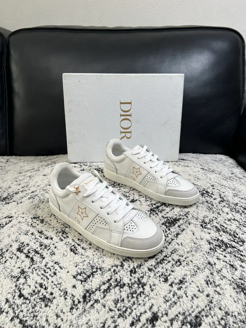Dior High Quality Top-level craft Dio. Synchronize cabinets Original plant configuration, Italian imports of original cow-coloured flour, I'll be comfortable importing watered cattle., Shoes under the sole.: The original factory is super comfortable with the original base., The original factory and the single., Couple money. Codes 36--44 (Make a reservation. 35 45)