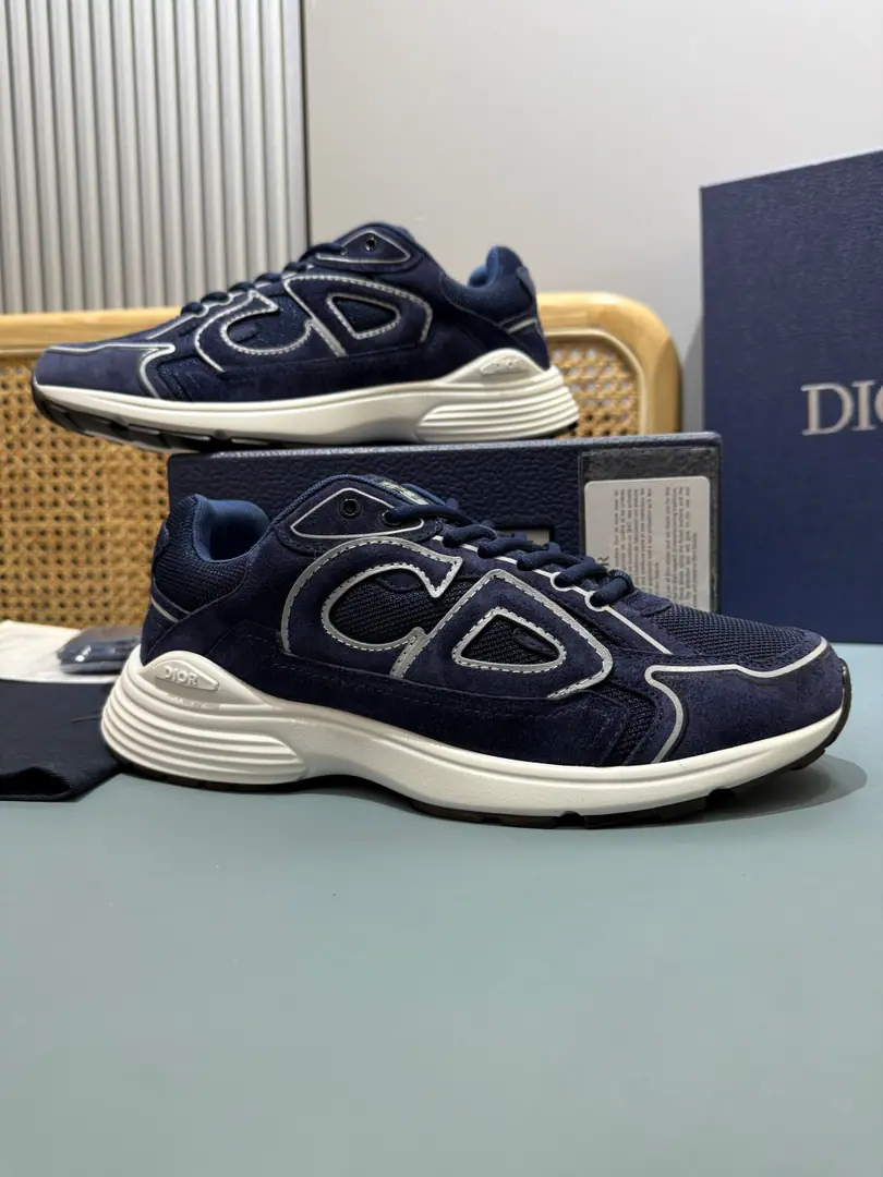 Couple money.👫Plant price, Top version original templateDio* Dio.25LatestB30Low gang sneakers., One of the flagships this year.. The man with the technology of the web-eyed plant box was carefully prepared., "The billion-dollar reflection."“CD30”Graphical signs, Heel box with a tongue.DIO* B30”and“CD30”Mark. A particularly light carving rubber soles with special stints and lifts, The internal sling details shape the ideal comfort of wearing the experience.. It's a mix of leisure styles., Showing the modern style of fashion.. The shoe has many lines to outline the details. Makes shoes look less monotonous., It's a recollection. Send a cabinet for fine packaging ·Cream white eye fabric and technical fabric. ·Heel and side-dressing reflector.“CD30”Mark ·Skin and web-eye fabrics. ·White super lightly texture rubber with a bottom match.“DIOR”Signs and black edges Size: 35-47（46.47I'll make sure I don't change it.）