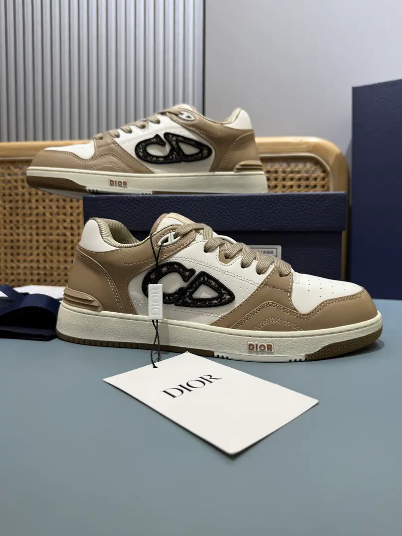 Men👨🏻, Top-level requisition versionDio*✖️kawsJoint contributions Restricted versionB57Jay Chow's same guy.Dribble Low gang sneakers. Precision of originalCP！Infinite approach., Crafts and crafts. The people must be given a pair of hands.🐾 #diorThe Euro-style.NMultired cards, Low-saturated color is a lot of fun. It's hard to be unloved by a simple wind.💓💓 Fabulous original customize top-level head-heading skin, Sidesark DIO* AND KAWS Mark Up, Redone the brand symbol with a colored snake.. The fashion is just full.！♪ And quality and beauty and beauty！Original custom striped airnet sheet, DoubleTPUOriginal Bottom, Super-fine shoe bottom puncture(The details must be a huge fan of it.) The original uniform shoes have chips on their right and left feet.NFCSensitivity directly into the network.. Recurse ceiling level Full package of fine airplanes. Please accept my quality.‼️ Please be careful with the market traffic.！ Codes: 39-44（Men38/45I'll make sure I don't change it.）