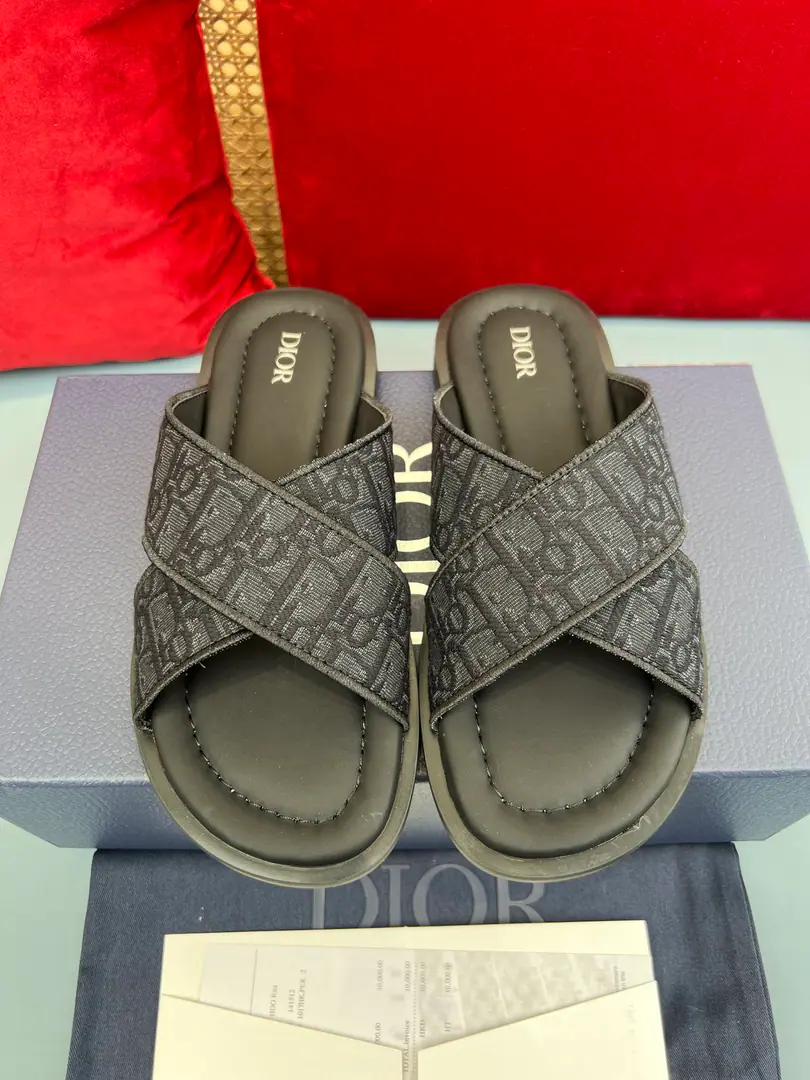 Men👨🏻Plant price, New paragraph 🆕Dior Aqua A man's slippers are elegant and leisurely.. - I'll take a D.～Ash CD Diamond Reconstruct the canvas., Inspired by the... Dio～Archives. Match“D”Signs and commo-tone bottoms, It's easy to match shorts or jeans., Make a fine shape.. Codes: 38-47 (38.47I'll make sure I don't change it.)