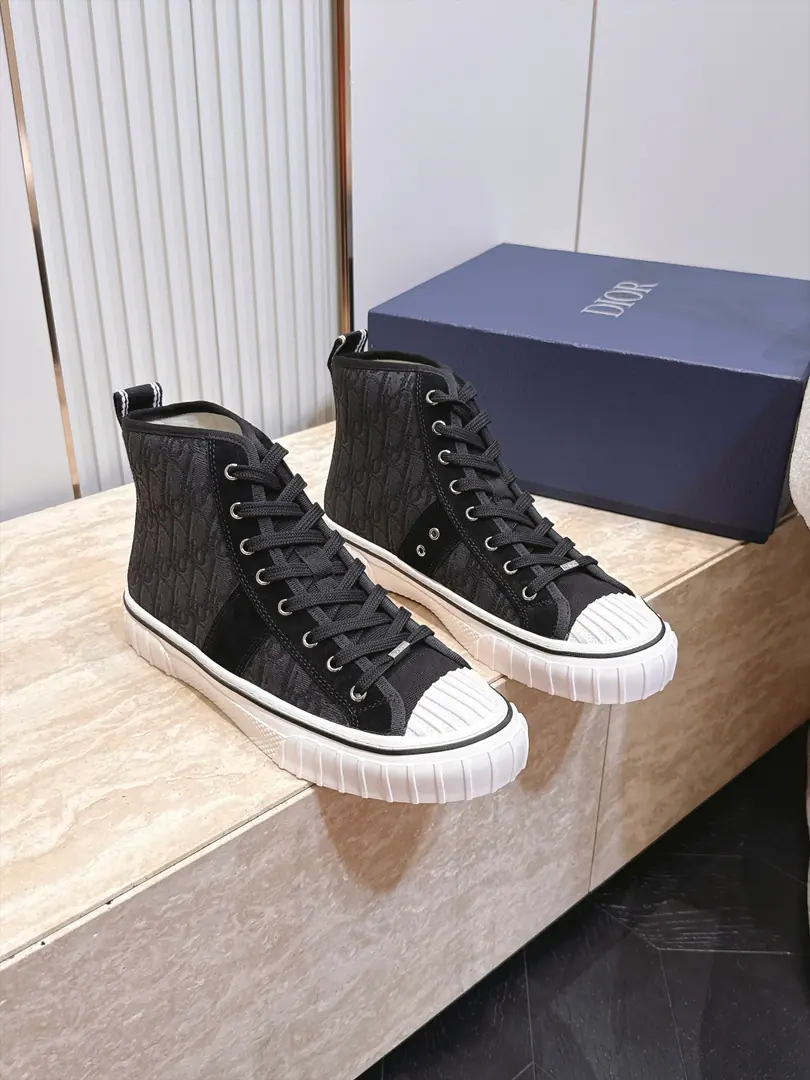 Top Ko Gang! - Hot couple money. Dior Dio. 26New 7-Jen-Jin-Seven-Seven-Seven Series Leisure shoes. This season's singles come from the Seven-Seven-Seven Valentine's Series., This one.HooperThe sneakers were designed by Jonathan Anderson., ♪ As a sign of fashion ♪ Re-enact the ancient sports style., A simple canvas., It's a very elaborate piece of fabric with a classic old stampede with a velvet-faced leather patch., It's a clear match with the one-size-fits-all of innovation.,The most visible designs are modern classics., It's nice and clean and bright., The youth is full.. The canvas is light and not boring., It's basically all the daily clothes. Waterwashing Cowboy., Leisure pants., Can you get your pants together? It's a big one.logo, It's highlighted by the fabric and the layout. Sensance, ♪ And watch and wear ♪ It's a non-obsolete old-age recreational shoe. Not only the same man and woman Couples are also a couple.ok！Full-to-Purpose Material Couple money. 35-46Code