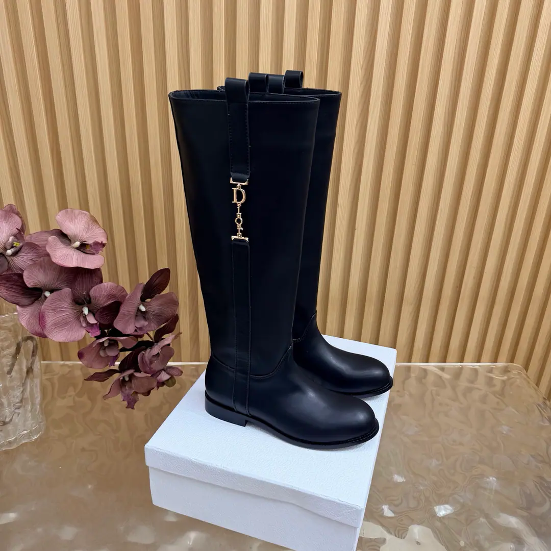 ⚠️Dior | Dio. ²⁰²³ 𝐬𝐬 2026Autumn and winter money. ⚠️ English boots./Boots.🎗Series, Who doesn't want a pair of cool English boots? The owner of the counter is making a new offer. Martin Inren's hardware is new.🆕 ❥Requisition level！It's a great sense of excellence.！A huge amount of money from domestic and international bloggers., Old and fashionable. 💎The upper toe blew up.！The boss's push.★ ▪️Shoe.: Original custom-made cow skin ▪️Uchi.: Imports of sheep's skin ▪️Otsumi!: The original is really leather. ▪️Shoes.: 35-42（40, 41, 42Custom without re-offer）
