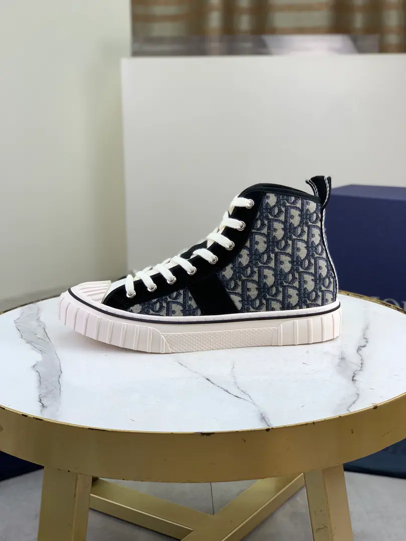 Plant prices Top Version Dior Dio. New Gatang./Low-band canvas shoes.!The stylish embroidery in the old sails and shoes., These two are a touch of regenerative gloom., Shell heads are combined with impact coloring designs., I'm always wearing fashion flu.! 💚Fabulous.:The canvas. 💚Uchi.:The canvas. 💚Codes: 35One.45 Men38.46.Women40Do it. Full package 💚Otsumi!:TPR
